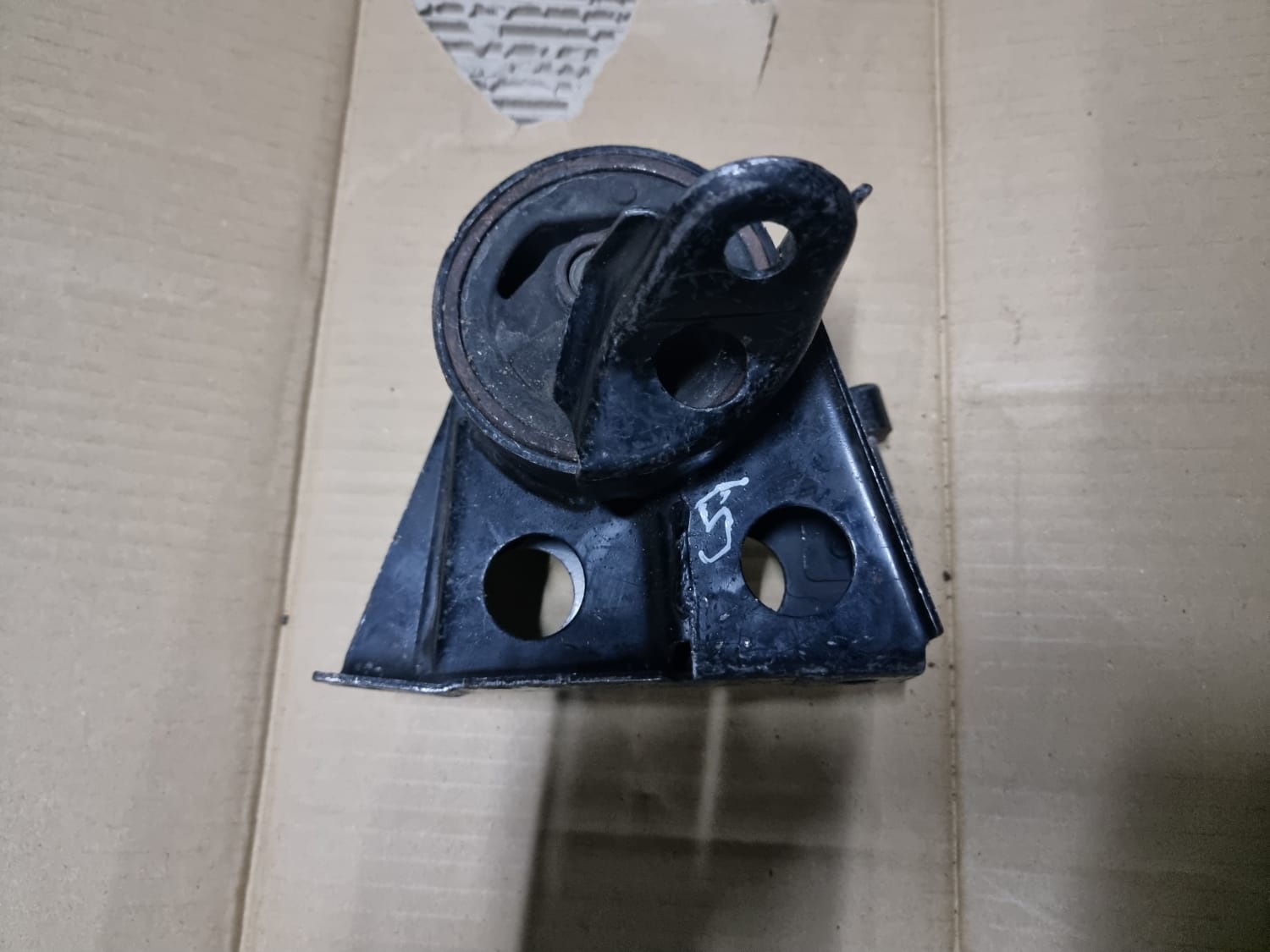 ENGINE MOUNTING NISSAN EXTRAIL.