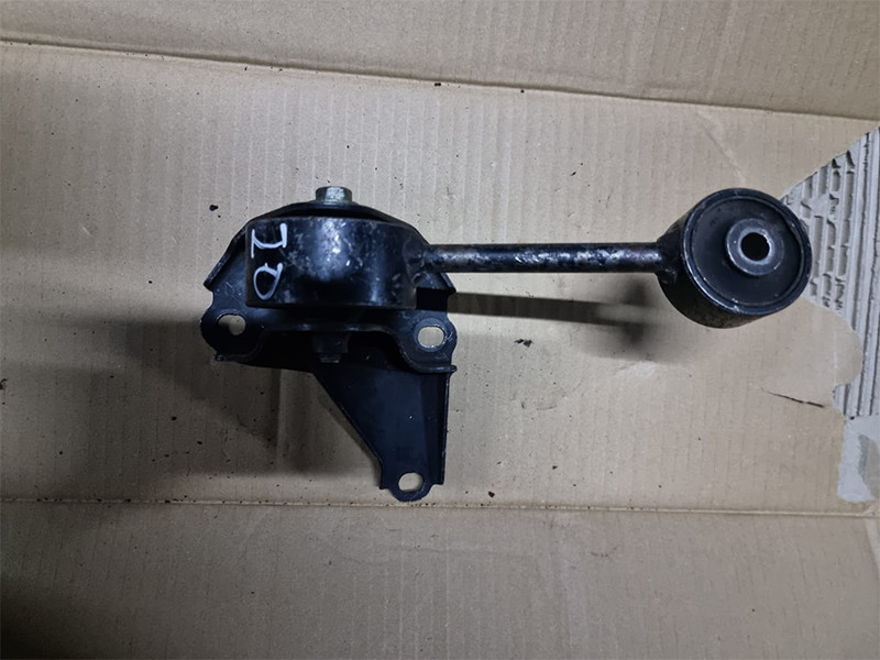 ENGINE MOUNTING TOYOTA KLUGER